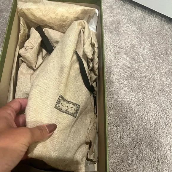 Gucci Women's Sandals with Green and Red Straps..like new! I wore it two times. - Picture 6 of 8